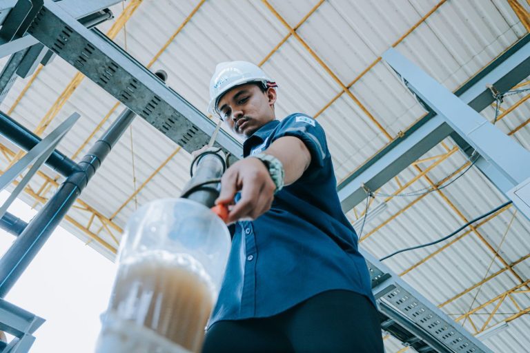 Pengambilan Sampel Air Baku di IPA 7 Pramuka,  PT Moya Tangerang